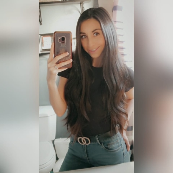 Meet your Posher, Joelle - Picture 1 of 1